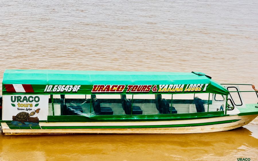 Deslizador de Uraco Tours navegando el río Marañón