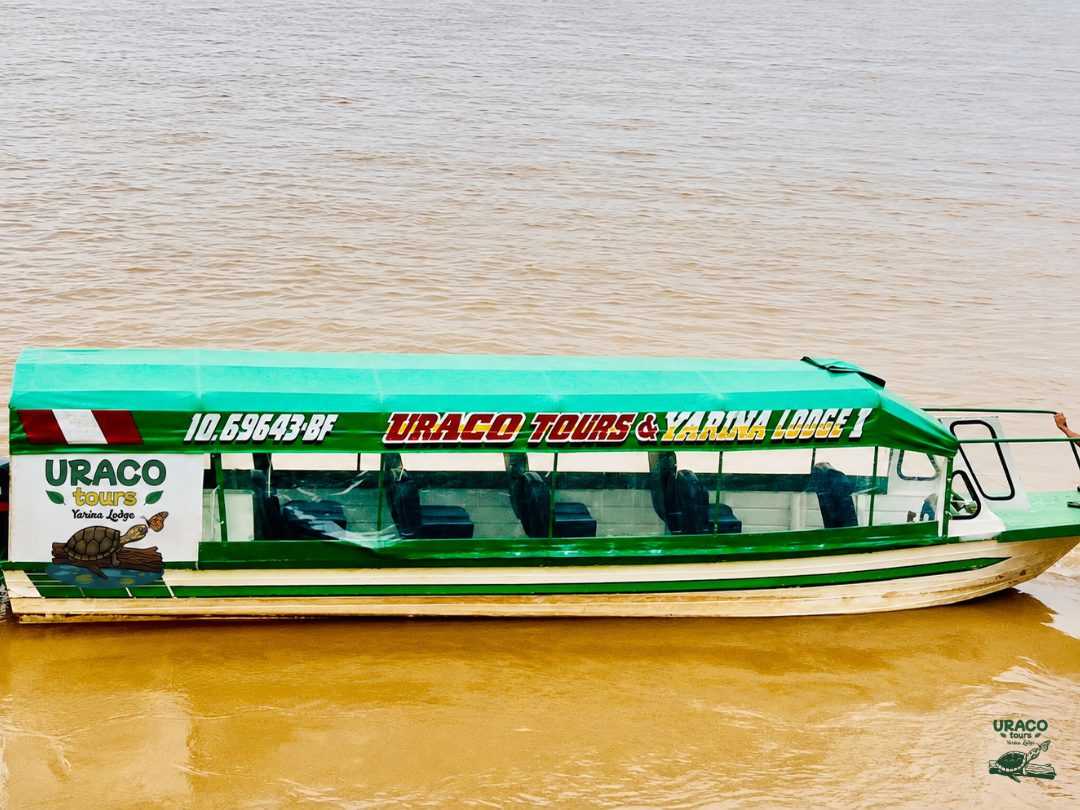 Deslizador de Uraco Tours en el río